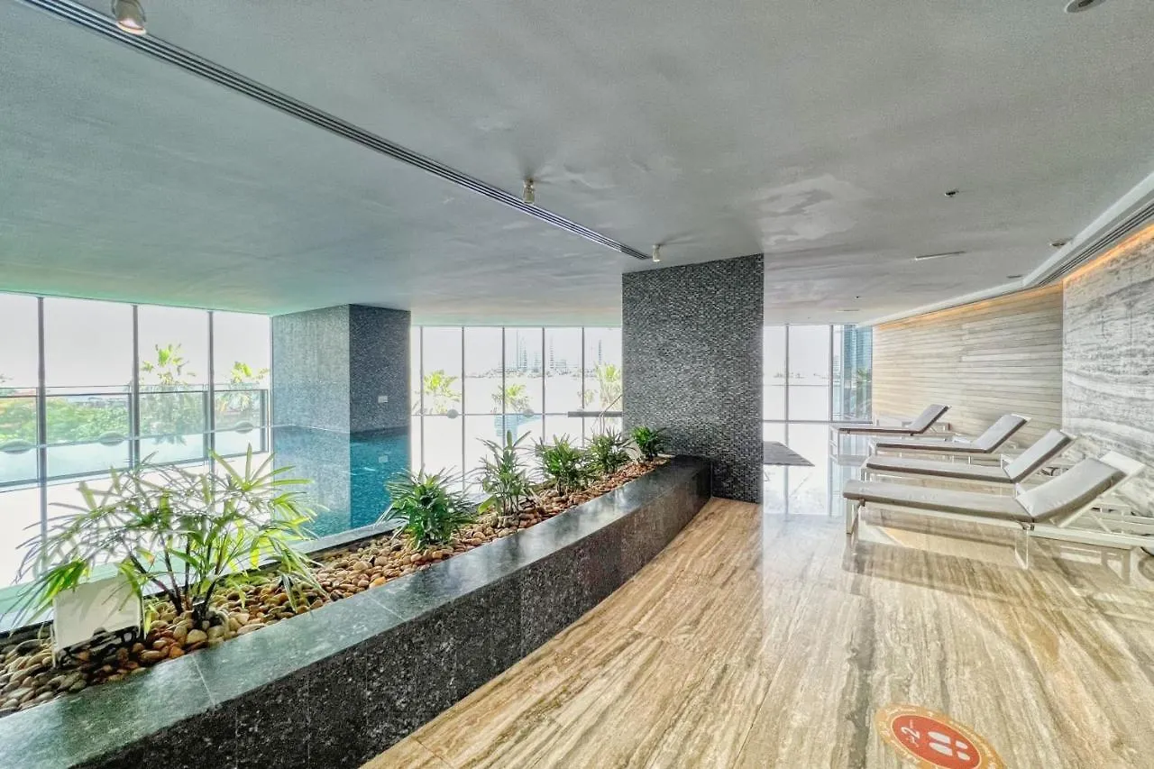 Guestready - A View Of The City Skyline - D1 Tower Dubai Apartment